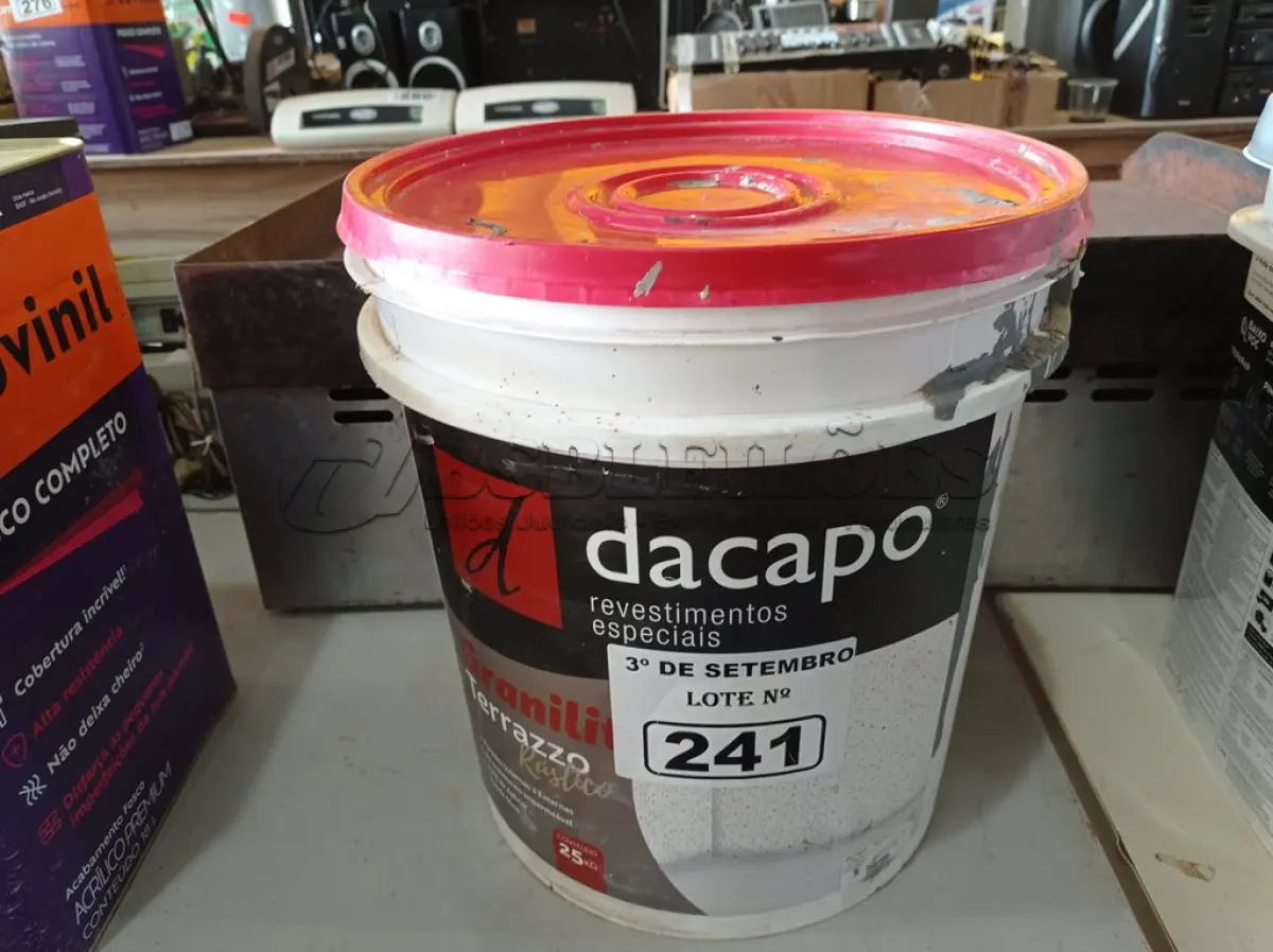 LOTE 241 - 01 BALDE DE CIMENTO QUEIMADO DACAPÓ 25KG. (NO ESTADO) ATENÇÃO! FAZER A VISITAÇÃO ANTES DE ARREMATAR, NÃO SABEMOS SE FUNCIONA. LEILÃO NÃO TEM GARANTIA E NEM DEVOLUÇÃO, SUJEITO A POSSÍVEIS AVARIAS VISÍVEIS/OCULTAS E/OU AUSÊNCIA DE COMPONENTES.