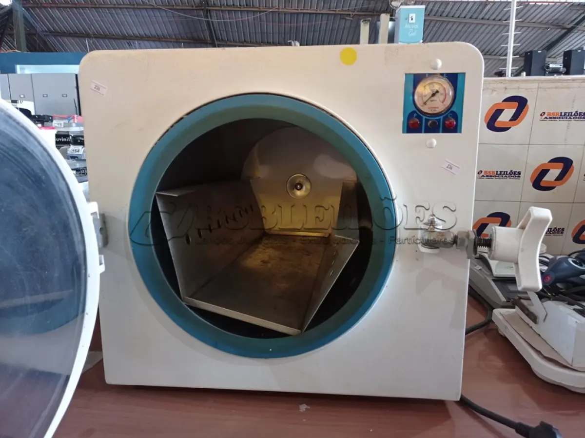 LOTE 233 - 01 AUTOCLAVE. (NO ESTADO) ATENÇÃO! FAZER A VISITAÇÃO ANTES DE ARREMATAR, NÃO SABEMOS SE FUNCIONA. LEILÃO NÃO TEM GARANTIA E NEM DEVOLUÇÃO, SUJEITO A POSSÍVEIS AVARIAS VISÍVEIS/OCULTAS E/OU AUSÊNCIA DE COMPONENTES.