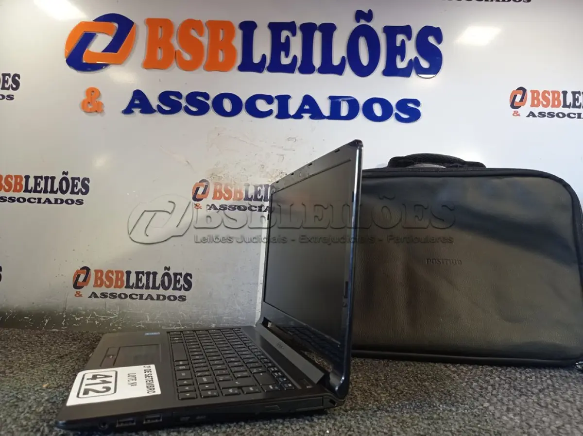 LOTE 412 - 01 NOTEBOOK POSITIVO COM PASTA. (NO ESTADO) ATENÇÃO! FAZER A VISITAÇÃO ANTES DE ARREMATAR, NÃO SABEMOS SE FUNCIONA. LEILÃO NÃO TEM GARANTIA E NEM DEVOLUÇÃO, SUJEITO A POSSÍVEIS AVARIAS VISÍVEIS/OCULTAS E/OU AUSÊNCIA DE COMPONENTES.