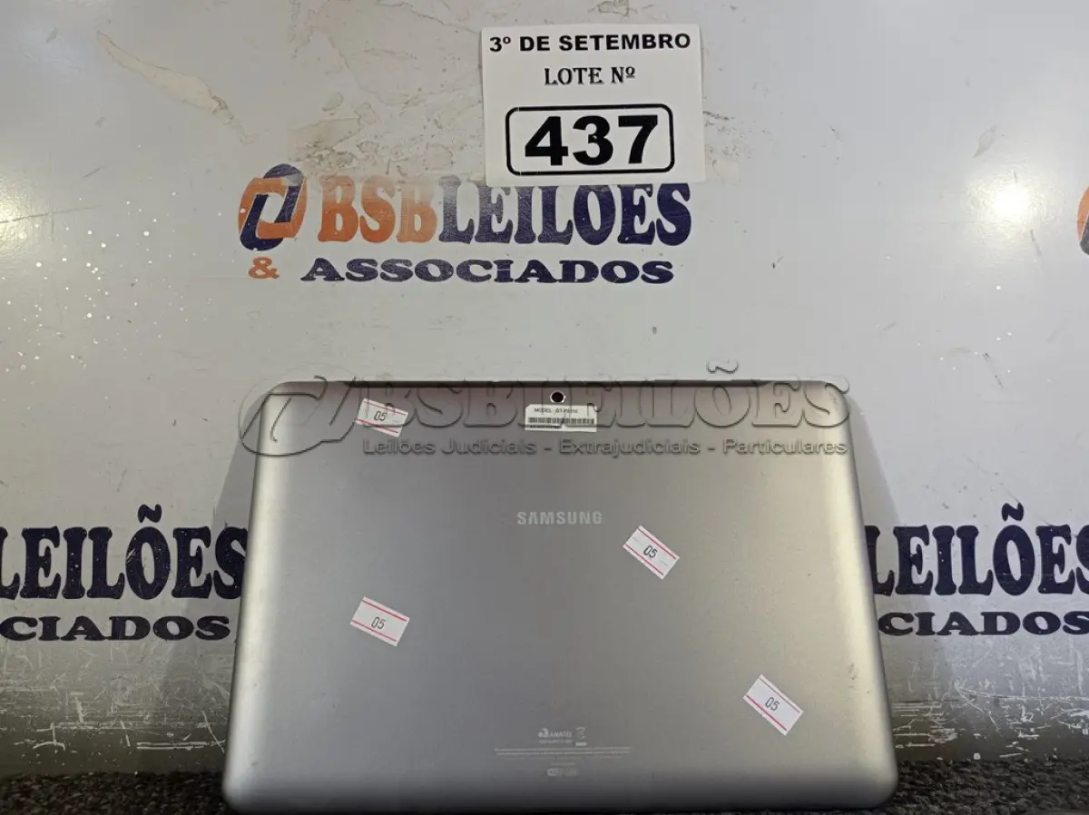 LOTE 437 - 01 TABLET SAMSUNG TAB2 10.1 COM CABO. (NO ESTADO) ATENÇÃO! FAZER A VISITAÇÃO ANTES DE ARREMATAR, NÃO SABEMOS SE FUNCIONA. LEILÃO NÃO TEM GARANTIA E NEM DEVOLUÇÃO, SUJEITO A POSSÍVEIS AVARIAS VISÍVEIS/OCULTAS E/OU AUSÊNCIA DE COMPONENTES.