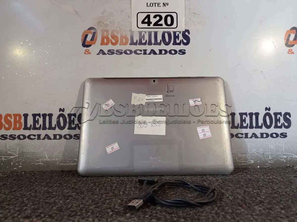 LOTE 420 - 01 TABLET SAMSUNG TAB2 10.1 COM CABO. (NO ESTADO) ATENÇÃO! FAZER A VISITAÇÃO ANTES DE ARREMATAR, NÃO SABEMOS SE FUNCIONA. LEILÃO NÃO TEM GARANTIA E NEM DEVOLUÇÃO, SUJEITO A POSSÍVEIS AVARIAS VISÍVEIS/OCULTAS E/OU AUSÊNCIA DE COMPONENTES.