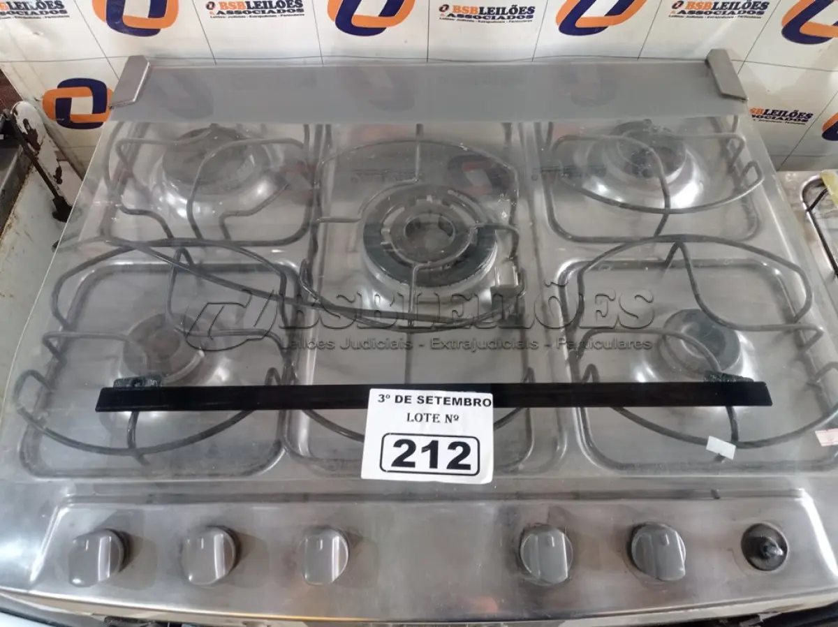 LOTE 212 - 01 FOGÃO A GÁS 05 BOCAS MARCA BRASTEMP INCOMPLETO. (NO ESTADO) ATENÇÃO! FAZER A VISITAÇÃO ANTES DE ARREMATAR, NÃO SABEMOS SE FUNCIONA. LEILÃO NÃO TEM GARANTIA E NEM DEVOLUÇÃO, SUJEITO A POSSÍVEIS AVARIAS VISÍVEIS/OCULTAS E/OU AUSÊNCIA DE COMPONENTES.