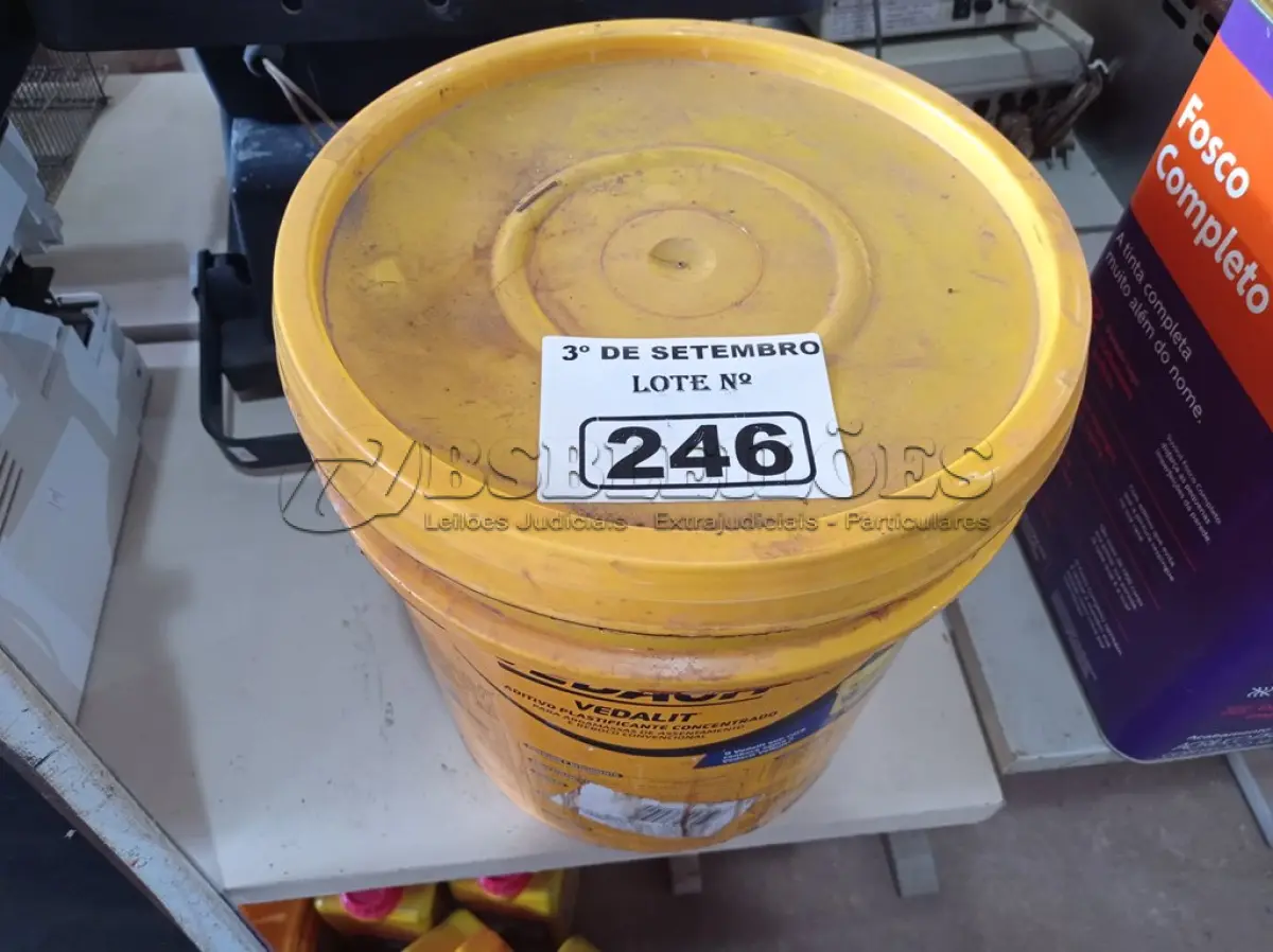 LOTE 246 - 01 BALDE DE VEDALIT, ADITIVO PLASTIFICANTE CONCENTRADO PARA ARGAMASSA DE ASSENTAMENTO E REBOCO CONVENCIONAL. (NO ESTADO) ATENÇÃO! FAZER A VISITAÇÃO ANTES DE ARREMATAR, NÃO SABEMOS SE FUNCIONA. LEILÃO NÃO TEM GARANTIA E NEM DEVOLUÇÃO, SUJEITO A POSSÍVEIS AVARIAS VISÍVEIS/OCULTAS E/OU AUSÊNCIA DE COMPONENTES.