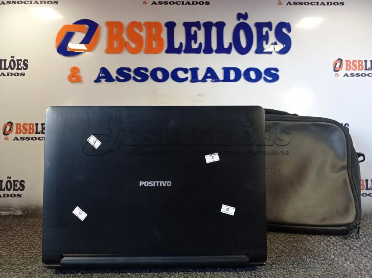 LOTE 407 - 01 NOTEBOOK POSITIVO COM PASTA. (NO ESTADO) ATENÇÃO! FAZER A VISITAÇÃO ANTES DE ARREMATAR, NÃO SABEMOS SE FUNCIONA. LEILÃO NÃO TEM GARANTIA E NEM DEVOLUÇÃO, SUJEITO A POSSÍVEIS AVARIAS VISÍVEIS/OCULTAS E/OU AUSÊNCIA DE COMPONENTES.
