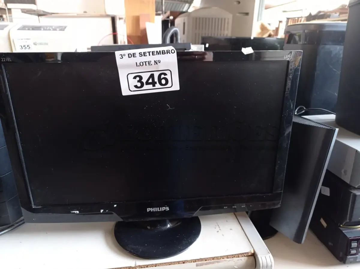 LOTE 346 - 08 MONITORES MARCAS E MODELOS DIVERSOS PARA RETIRADA DE PEÇAS. (NO ESTADO) ATENÇÃO! FAZER A VISITAÇÃO ANTES DE ARREMATAR, NÃO SABEMOS SE FUNCIONA. LEILÃO NÃO TEM GARANTIA E NEM DEVOLUÇÃO, SUJEITO A POSSÍVEIS AVARIAS VISÍVEIS/OCULTAS E/OU AUSÊNCIA DE COMPONENTES.