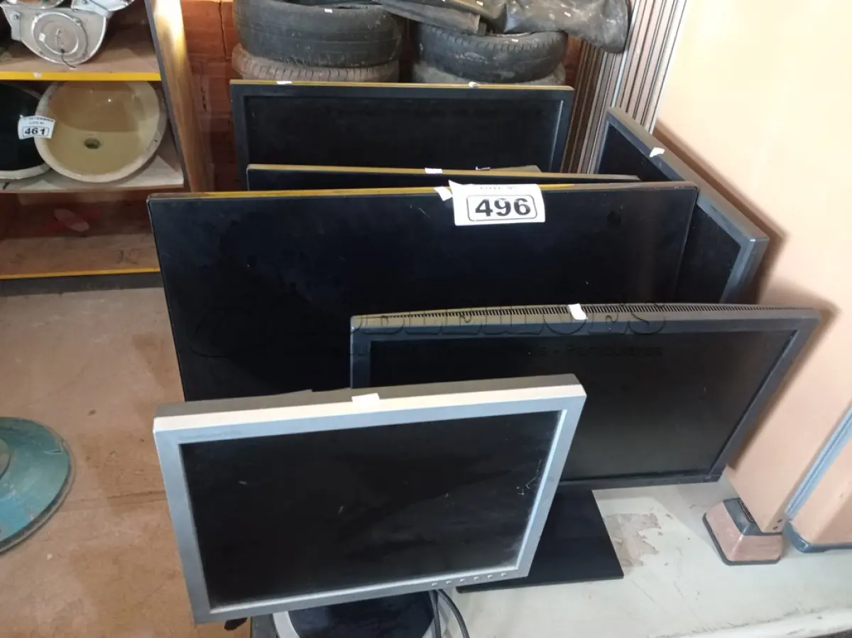LOTE 496 - 08 MONITORES MARCAS E MODELOS DIVERSOS PARA RETIRADA DE PEÇAS. (NO ESTADO) ATENÇÃO! FAZER A VISITAÇÃO ANTES DE ARREMATAR, NÃO SABEMOS SE FUNCIONA. LEILÃO NÃO TEM GARANTIA E NEM DEVOLUÇÃO, SUJEITO A POSSÍVEIS AVARIAS VISÍVEIS/OCULTAS E/OU AUSÊNCIA DE COMPONENTES.