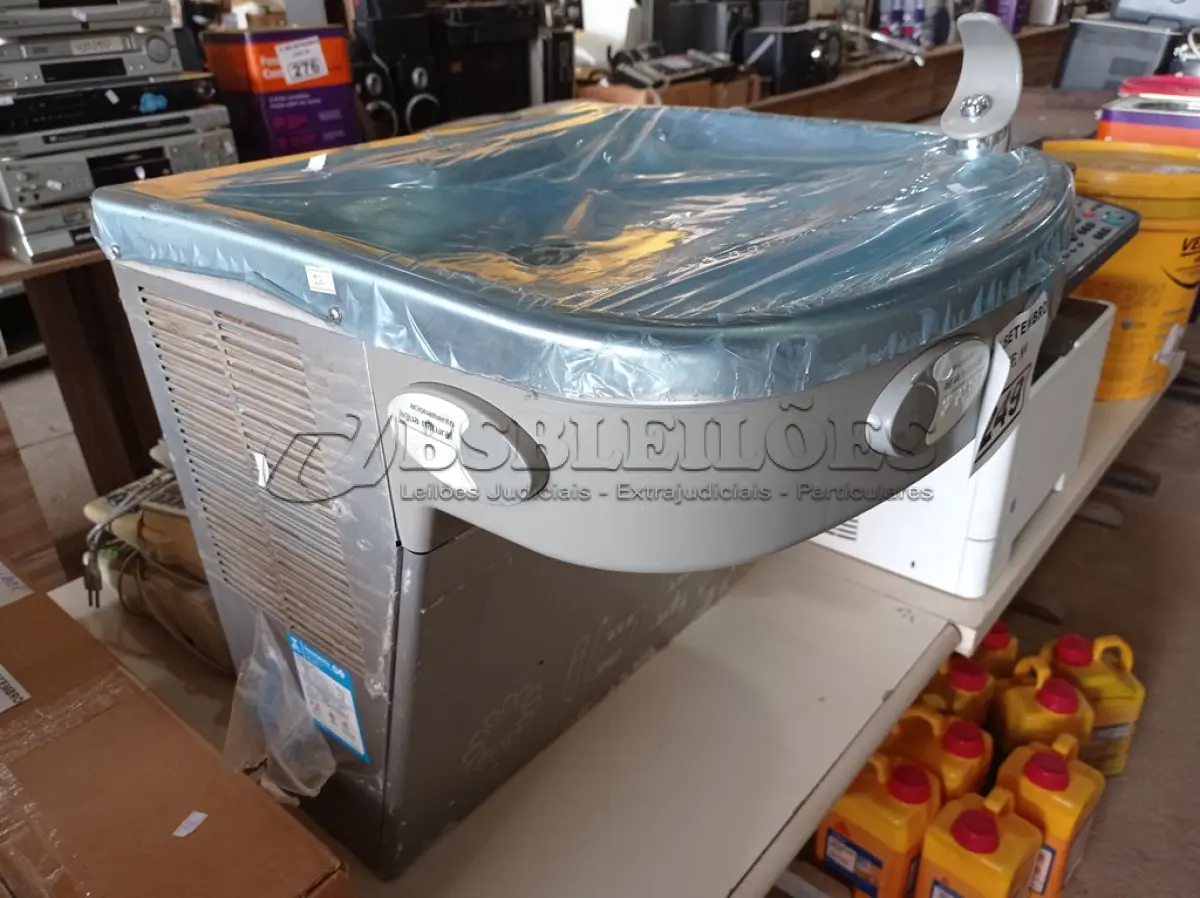 LOTE 249 - 01 PURIFICADO DE ÁGUA REFRIGERADO EM AÇO INOX 127V. (NO ESTADO) ATENÇÃO! FAZER A VISITAÇÃO ANTES DE ARREMATAR, NÃO SABEMOS SE FUNCIONA. LEILÃO NÃO TEM GARANTIA E NEM DEVOLUÇÃO, SUJEITO A POSSÍVEIS AVARIAS VISÍVEIS/OCULTAS E/OU AUSÊNCIA DE COMPONENTES.