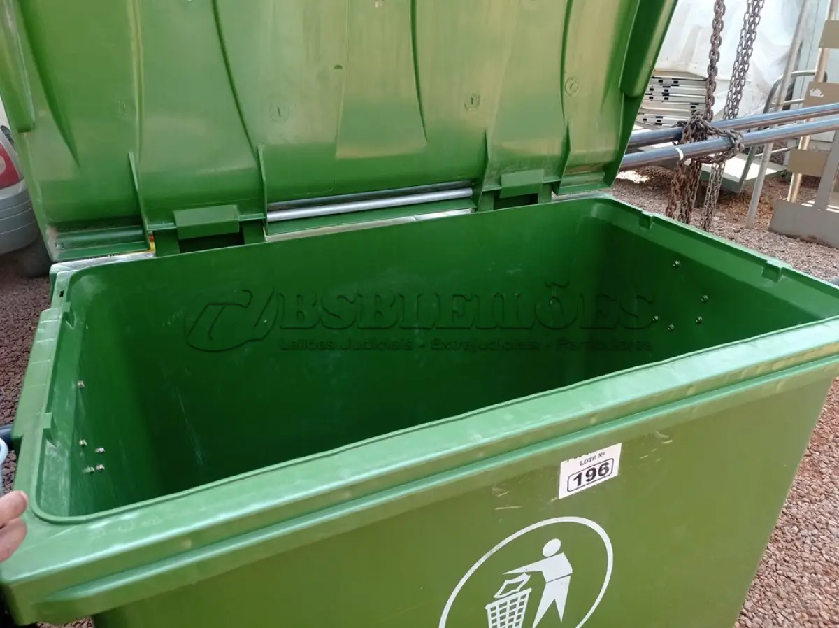 LOTE 196 - 01 CONTAINER HDPE EN840 660LITROS. (NO ESTADO) ATENÇÃO! FAZER A VISITAÇÃO ANTES DE ARREMATAR, NÃO SABEMOS SE FUNCIONA. LEILÃO NÃO TEM GARANTIA E NEM DEVOLUÇÃO, SUJEITO A POSSÍVEIS AVARIAS VISÍVEIS/OCULTAS E/OU AUSÊNCIA DE COMPONENTES.
