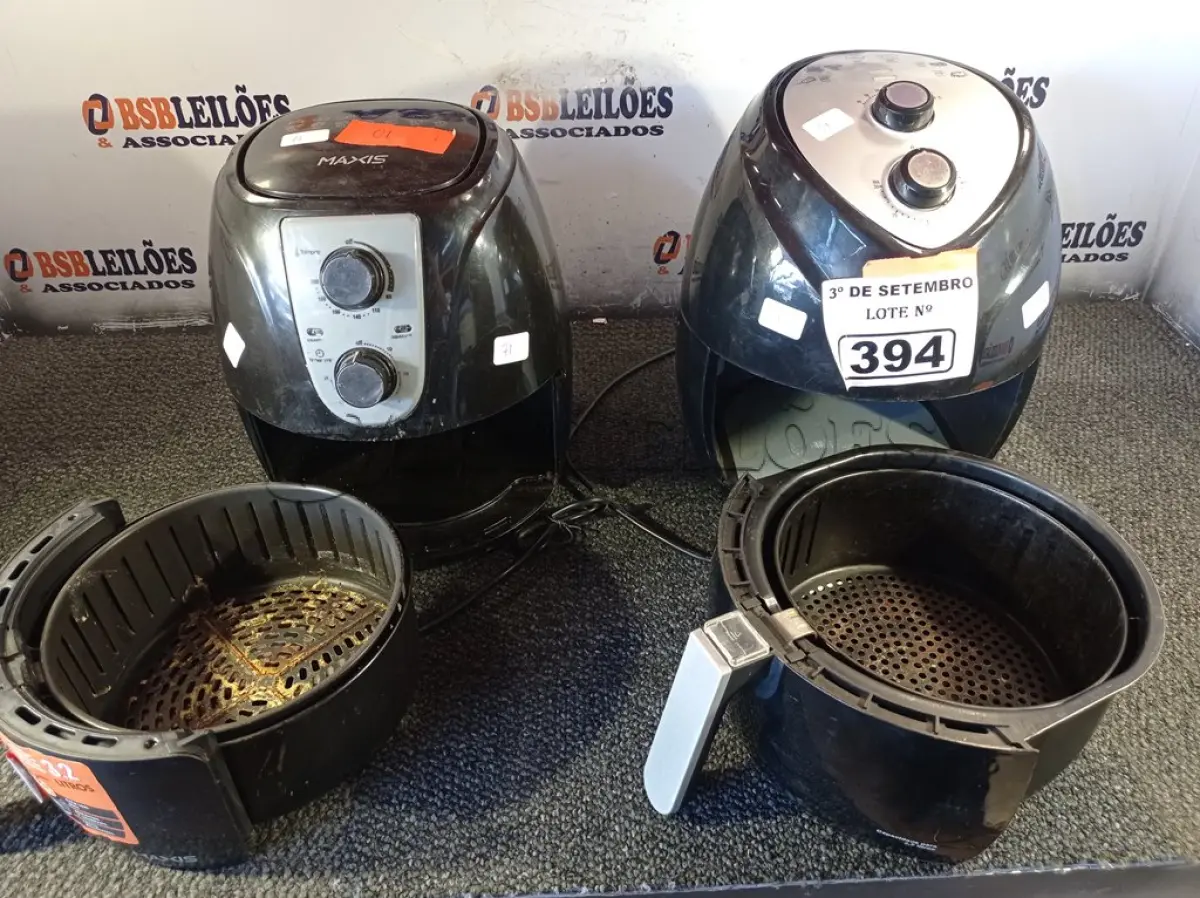 LOTE 394 - 02 FRITADEIRAS AIR FRY MARCAS E MODELOS DIVERSOS 220V. (NO ESTADO) ATENÇÃO! FAZER A VISITAÇÃO ANTES DE ARREMATAR, NÃO SABEMOS SE FUNCIONA. LEILÃO NÃO TEM GARANTIA E NEM DEVOLUÇÃO, SUJEITO A POSSÍVEIS AVARIAS VISÍVEIS/OCULTAS E/OU AUSÊNCIA DE COMPONENTES.