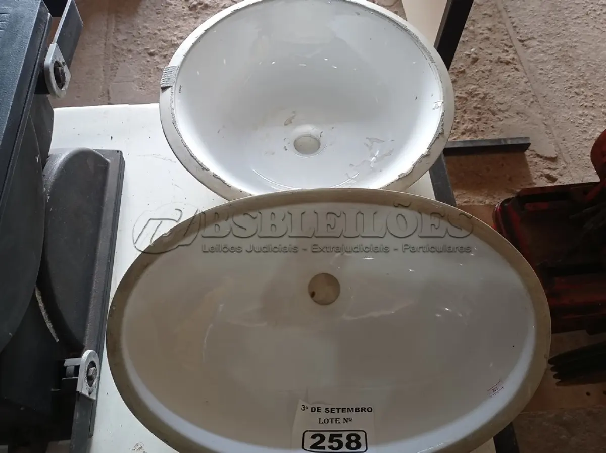 LOTE 258 - 02 CUBAS MARCAS E MODELOS DIVERSOS. (NO ESTADO) ATENÇÃO! FAZER A VISITAÇÃO ANTES DE ARREMATAR, NÃO SABEMOS SE FUNCIONA. LEILÃO NÃO TEM GARANTIA E NEM DEVOLUÇÃO, SUJEITO A POSSÍVEIS AVARIAS VISÍVEIS/OCULTAS E/OU AUSÊNCIA DE COMPONENTES.