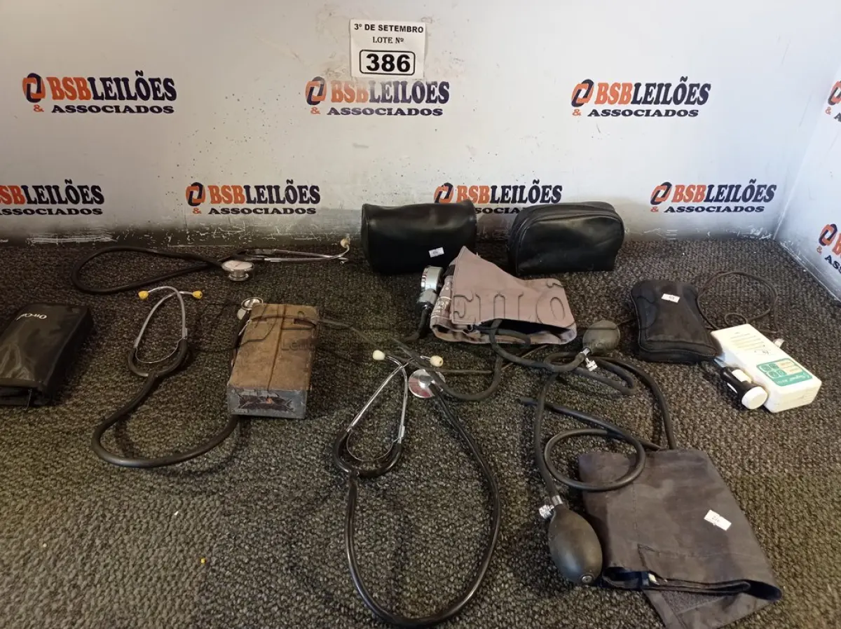 LOTE 386 - 01 LOTE COM VÁRIOS AFERIDORES DE PRESSÃO MARCAS E MODELOS DIVERSOS. (NO ESTADO) ATENÇÃO! FAZER A VISITAÇÃO ANTES DE ARREMATAR, NÃO SABEMOS SE FUNCIONA. LEILÃO NÃO TEM GARANTIA E NEM DEVOLUÇÃO, SUJEITO A POSSÍVEIS AVARIAS VISÍVEIS/OCULTAS E/OU AUSÊNCIA DE COMPONENTES.