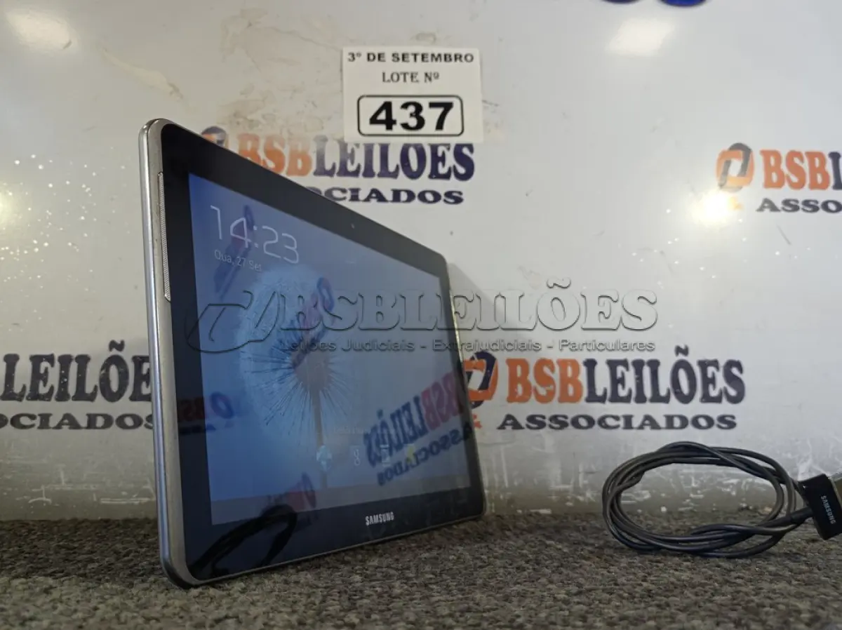 LOTE 437 - 01 TABLET SAMSUNG TAB2 10.1 COM CABO. (NO ESTADO) ATENÇÃO! FAZER A VISITAÇÃO ANTES DE ARREMATAR, NÃO SABEMOS SE FUNCIONA. LEILÃO NÃO TEM GARANTIA E NEM DEVOLUÇÃO, SUJEITO A POSSÍVEIS AVARIAS VISÍVEIS/OCULTAS E/OU AUSÊNCIA DE COMPONENTES.