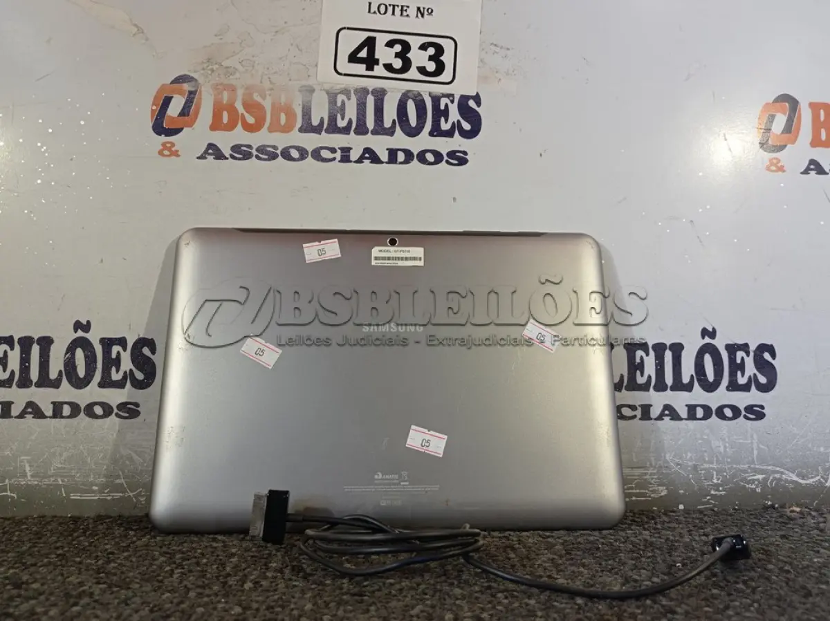LOTE 433 - 01 TABLET SAMSUNG TAB2 10.1 COM CABO. (NO ESTADO) ATENÇÃO! FAZER A VISITAÇÃO ANTES DE ARREMATAR, NÃO SABEMOS SE FUNCIONA. LEILÃO NÃO TEM GARANTIA E NEM DEVOLUÇÃO, SUJEITO A POSSÍVEIS AVARIAS VISÍVEIS/OCULTAS E/OU AUSÊNCIA DE COMPONENTES.