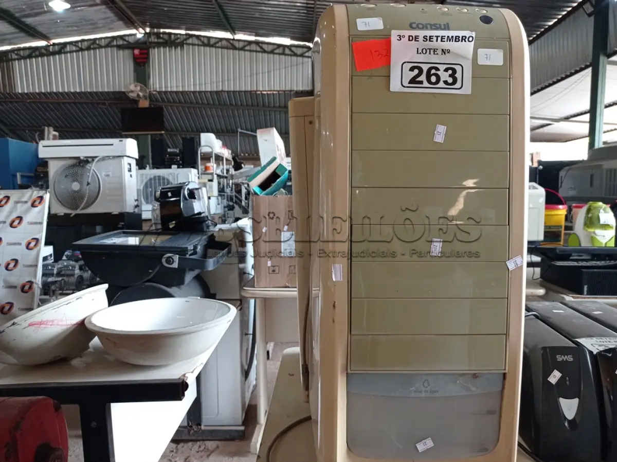 LOTE 263 - 02 CLIMATIZADORES MARCAS E MODELOS DIVERSOS. (NO ESTADO) ATENÇÃO! FAZER A VISITAÇÃO ANTES DE ARREMATAR, NÃO SABEMOS SE FUNCIONA. LEILÃO NÃO TEM GARANTIA E NEM DEVOLUÇÃO, SUJEITO A POSSÍVEIS AVARIAS VISÍVEIS/OCULTAS E/OU AUSÊNCIA DE COMPONENTES.