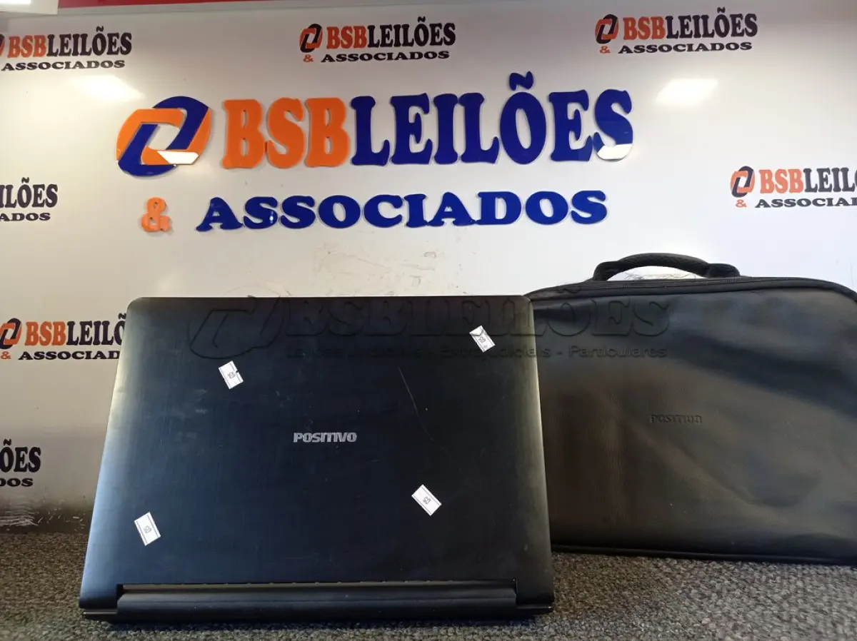 LOTE 412 - 01 NOTEBOOK POSITIVO COM PASTA. (NO ESTADO) ATENÇÃO! FAZER A VISITAÇÃO ANTES DE ARREMATAR, NÃO SABEMOS SE FUNCIONA. LEILÃO NÃO TEM GARANTIA E NEM DEVOLUÇÃO, SUJEITO A POSSÍVEIS AVARIAS VISÍVEIS/OCULTAS E/OU AUSÊNCIA DE COMPONENTES.