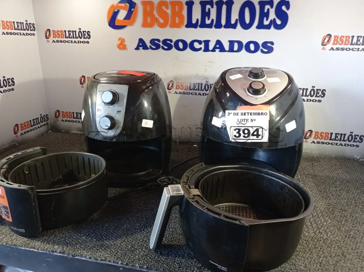 LOTE 394 - 02 FRITADEIRAS AIR FRY MARCAS E MODELOS DIVERSOS 220V. (NO ESTADO) ATENÇÃO! FAZER A VISITAÇÃO ANTES DE ARREMATAR, NÃO SABEMOS SE FUNCIONA. LEILÃO NÃO TEM GARANTIA E NEM DEVOLUÇÃO, SUJEITO A POSSÍVEIS AVARIAS VISÍVEIS/OCULTAS E/OU AUSÊNCIA DE COMPONENTES.