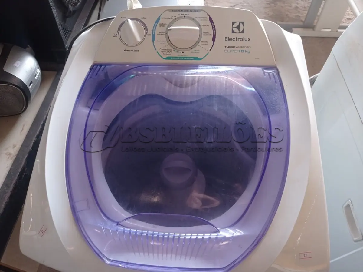 LOTE 194 - 01 MÁQUINA DE LAVAR MARCA ELECTROLUX CAPACIDADE 8KG 220V. (NO ESTADO) ATENÇÃO! FAZER A VISITAÇÃO ANTES DE ARREMATAR, NÃO SABEMOS SE FUNCIONA. LEILÃO NÃO TEM GARANTIA E NEM DEVOLUÇÃO, SUJEITO A POSSÍVEIS AVARIAS VISÍVEIS/OCULTAS E/OU AUSÊNCIA DE COMPONENTES.