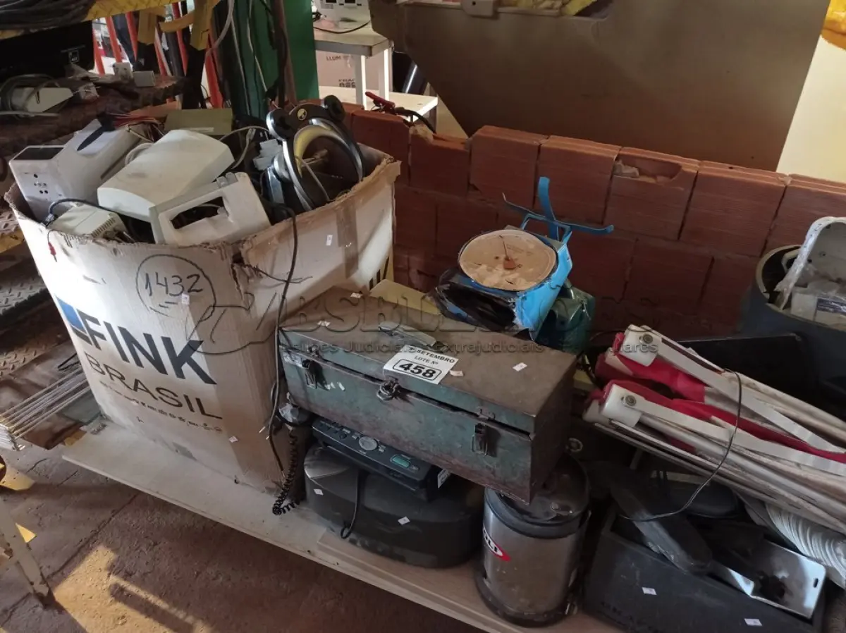 LOTE 458 - 01 LOTE COM GRANDE QUANTIDADE DE MATERIAIS DIVERSOS. (NO ESTADO) ATENÇÃO! FAZER A VISITAÇÃO ANTES DE ARREMATAR, NÃO SABEMOS SE FUNCIONA. LEILÃO NÃO TEM GARANTIA E NEM DEVOLUÇÃO, SUJEITO A POSSÍVEIS AVARIAS VISÍVEIS/OCULTAS E/OU AUSÊNCIA DE COMPONENTES.