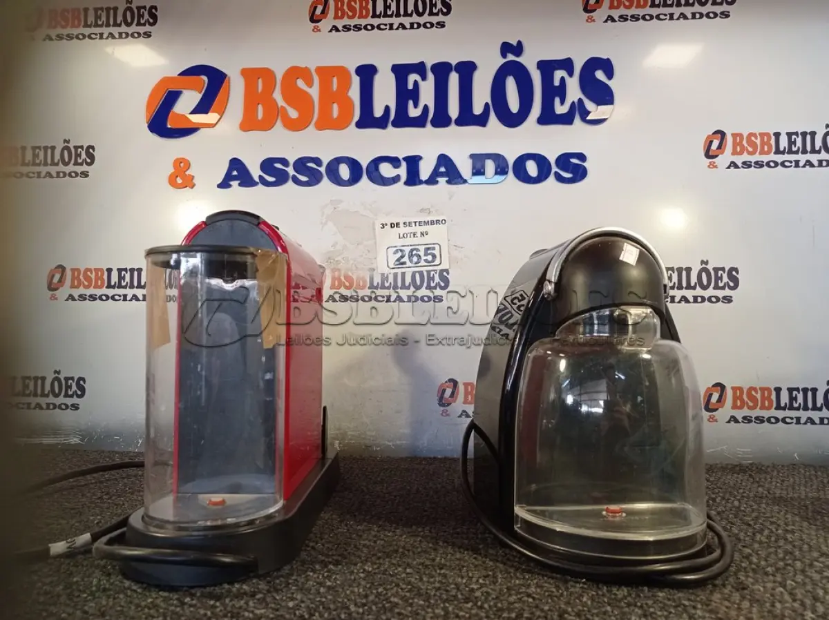 LOTE 265 - 02 CAFETEIRAS MARCAS E MODELOS DIVERSOS. (NO ESTADO) ATENÇÃO! FAZER A VISITAÇÃO ANTES DE ARREMATAR, NÃO SABEMOS SE FUNCIONA. LEILÃO NÃO TEM GARANTIA E NEM DEVOLUÇÃO, SUJEITO A POSSÍVEIS AVARIAS VISÍVEIS/OCULTAS E/OU AUSÊNCIA DE COMPONENTES.