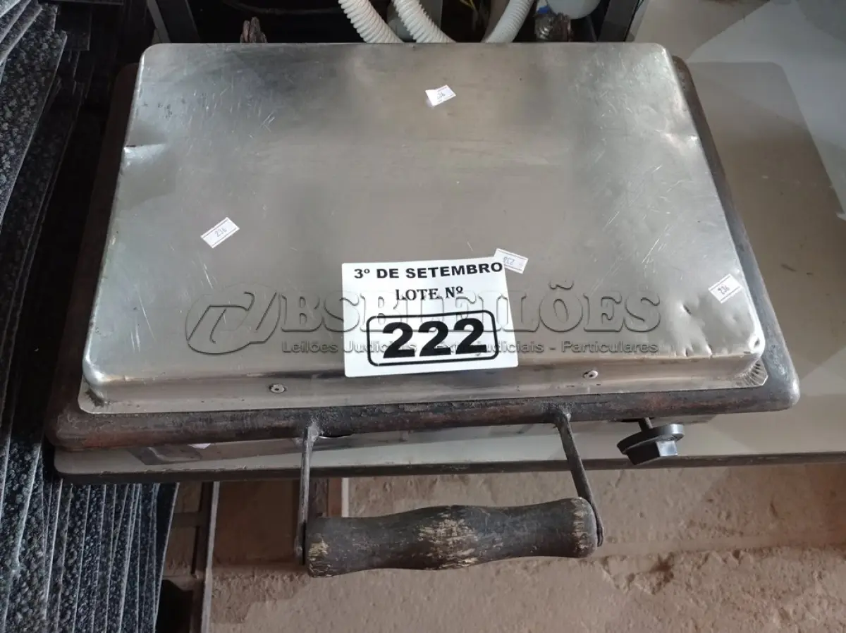 LOTE 222 - 01 CHAPA A GÁS. (NO ESTADO) ATENÇÃO! FAZER A VISITAÇÃO ANTES DE ARREMATAR, NÃO SABEMOS SE FUNCIONA. LEILÃO NÃO TEM GARANTIA E NEM DEVOLUÇÃO, SUJEITO A POSSÍVEIS AVARIAS VISÍVEIS/OCULTAS E/OU AUSÊNCIA DE COMPONENTES.