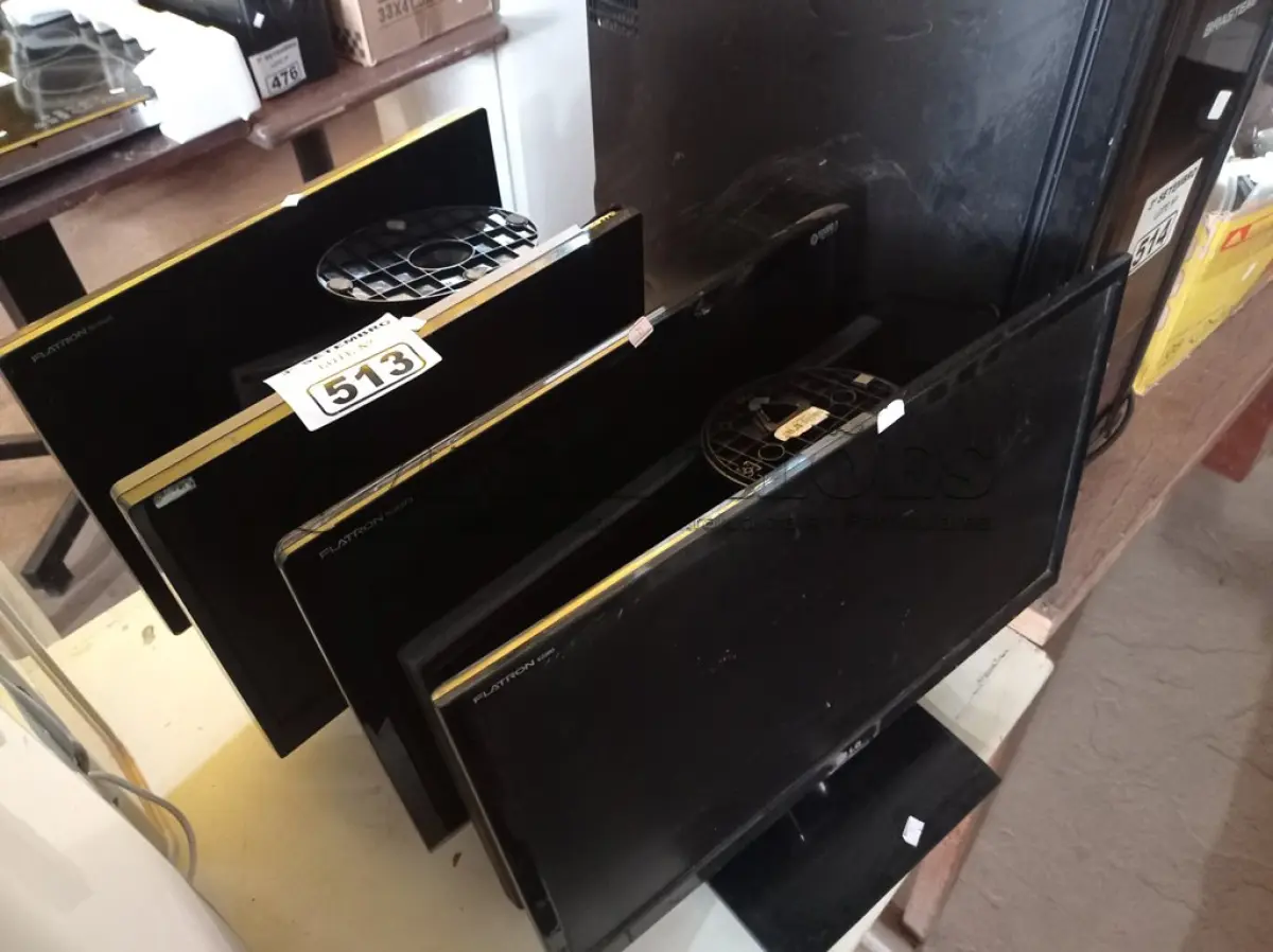 LOTE 513 - 07 MONITORES MARCAS E MODELOS DIVERSOS PARA RETIRADA DE PEÇAS. (NO ESTADO) ATENÇÃO! FAZER A VISITAÇÃO ANTES DE ARREMATAR, NÃO SABEMOS SE FUNCIONA. LEILÃO NÃO TEM GARANTIA E NEM DEVOLUÇÃO, SUJEITO A POSSÍVEIS AVARIAS VISÍVEIS/OCULTAS E/OU AUSÊNCIA DE COMPONENTES.