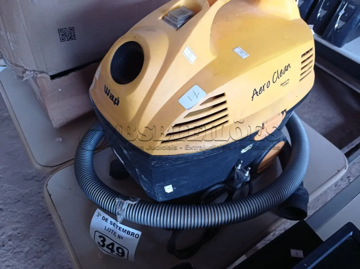 LOTE 349 - 01 ASPIRADOR DE PÓ MARCA WAP 220V. (NO ESTADO) ATENÇÃO! FAZER A VISITAÇÃO ANTES DE ARREMATAR, NÃO SABEMOS SE FUNCIONA. LEILÃO NÃO TEM GARANTIA E NEM DEVOLUÇÃO, SUJEITO A POSSÍVEIS AVARIAS VISÍVEIS/OCULTAS E/OU AUSÊNCIA DE COMPONENTES.