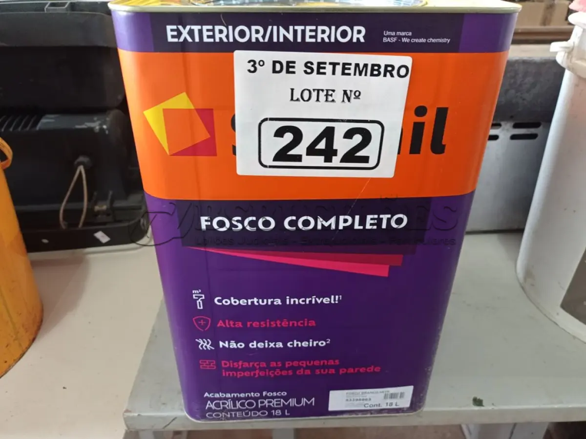LOTE 242 - 01 LATA DE TINTA SUVINIL INTERIORES /EXTERIORES SEM CHEIRO 18L NA COR FOSCO BRANCO NEVE. (NO ESTADO) ATENÇÃO! FAZER A VISITAÇÃO ANTES DE ARREMATAR, NÃO SABEMOS SE FUNCIONA. LEILÃO NÃO TEM GARANTIA E NEM DEVOLUÇÃO, SUJEITO A POSSÍVEIS AVARIAS VISÍVEIS/OCULTAS E/OU AUSÊNCIA DE COMPONENTES.