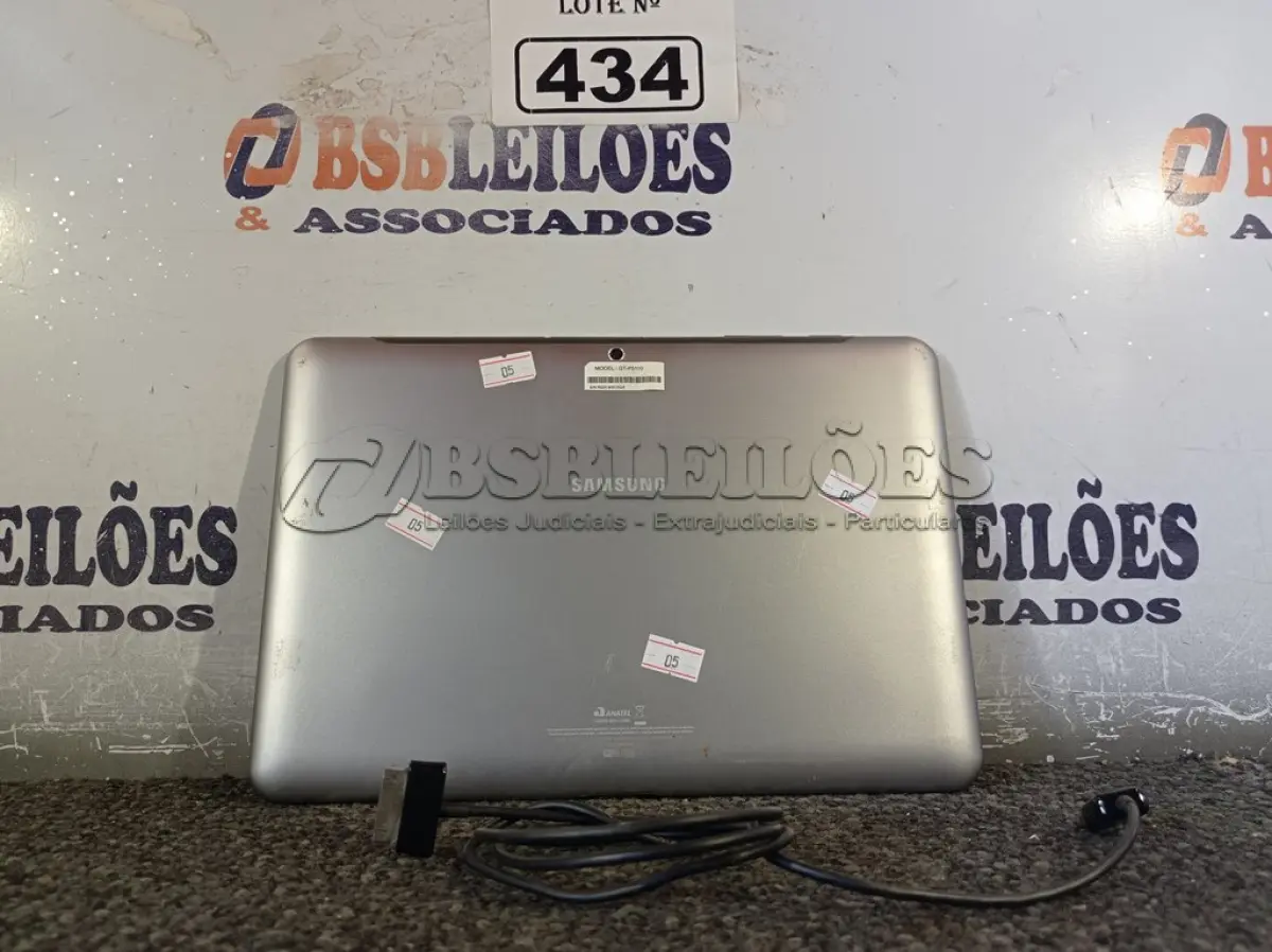 LOTE 434 - 01 TABLET SAMSUNG TAB2 10.1 COM CABO. (NO ESTADO) ATENÇÃO! FAZER A VISITAÇÃO ANTES DE ARREMATAR, NÃO SABEMOS SE FUNCIONA. LEILÃO NÃO TEM GARANTIA E NEM DEVOLUÇÃO, SUJEITO A POSSÍVEIS AVARIAS VISÍVEIS/OCULTAS E/OU AUSÊNCIA DE COMPONENTES.