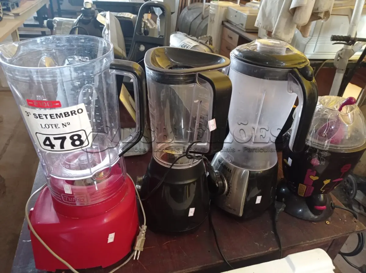 LOTE 478 - 01 PIPOQUEIRA E 03 LIQUIDIFICADORES MARCAS E MODELOS DIVERSOS COM AVARIAS. (NO ESTADO) ATENÇÃO! FAZER A VISITAÇÃO ANTES DE ARREMATAR, NÃO SABEMOS SE FUNCIONA. LEILÃO NÃO TEM GARANTIA E NEM DEVOLUÇÃO, SUJEITO A POSSÍVEIS AVARIAS VISÍVEIS/OCULTAS E/OU AUSÊNCIA DE COMPONENTES.