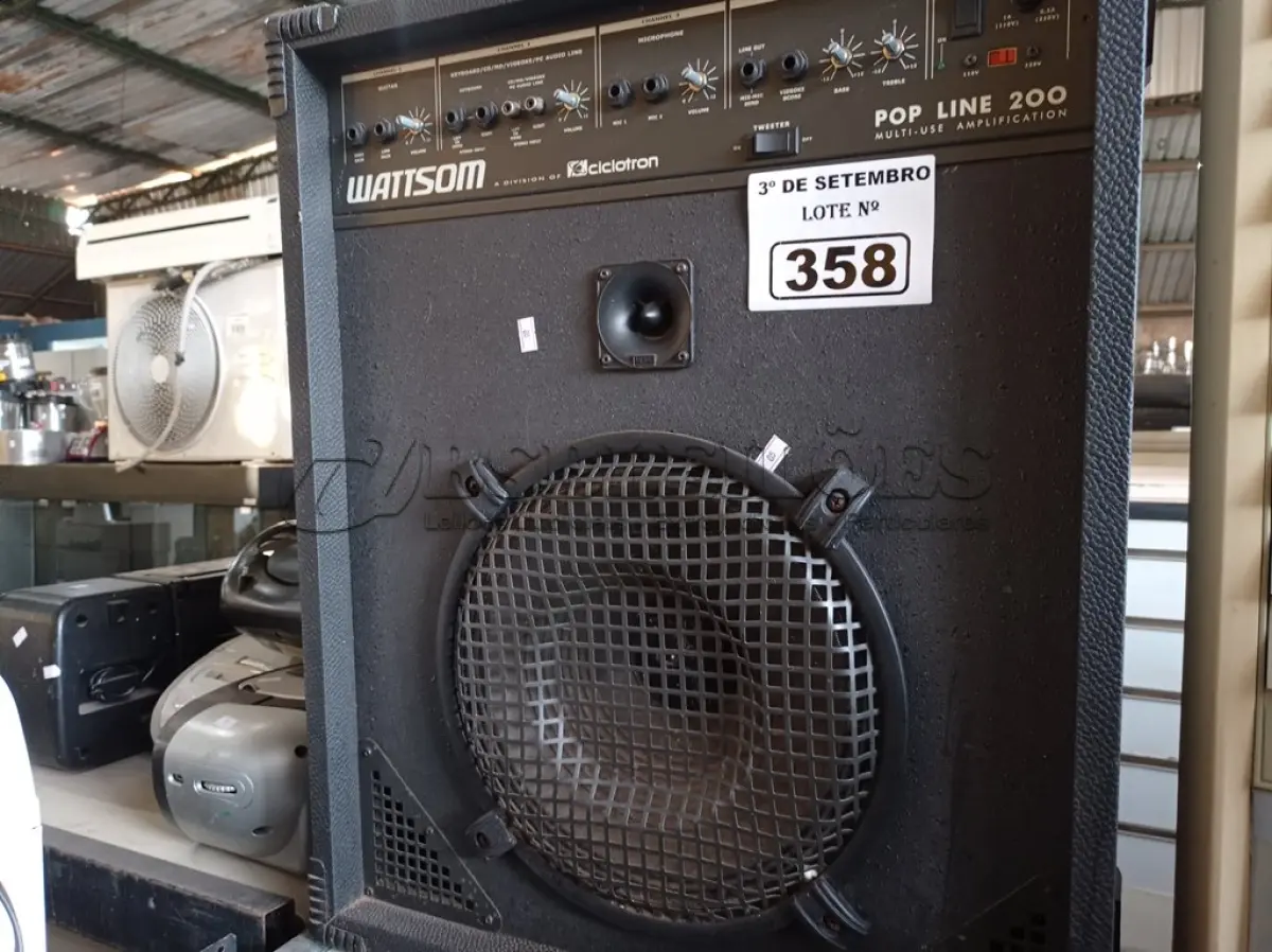 LOTE 358 - 01 CAIXA DE SOM AMPLIFICADA MARCA WATTISOM MODELO POP LINE 200. (NO ESTADO) ATENÇÃO! FAZER A VISITAÇÃO ANTES DE ARREMATAR, NÃO SABEMOS SE FUNCIONA. LEILÃO NÃO TEM GARANTIA E NEM DEVOLUÇÃO, SUJEITO A POSSÍVEIS AVARIAS VISÍVEIS/OCULTAS E/OU AUSÊNCIA DE COMPONENTES.