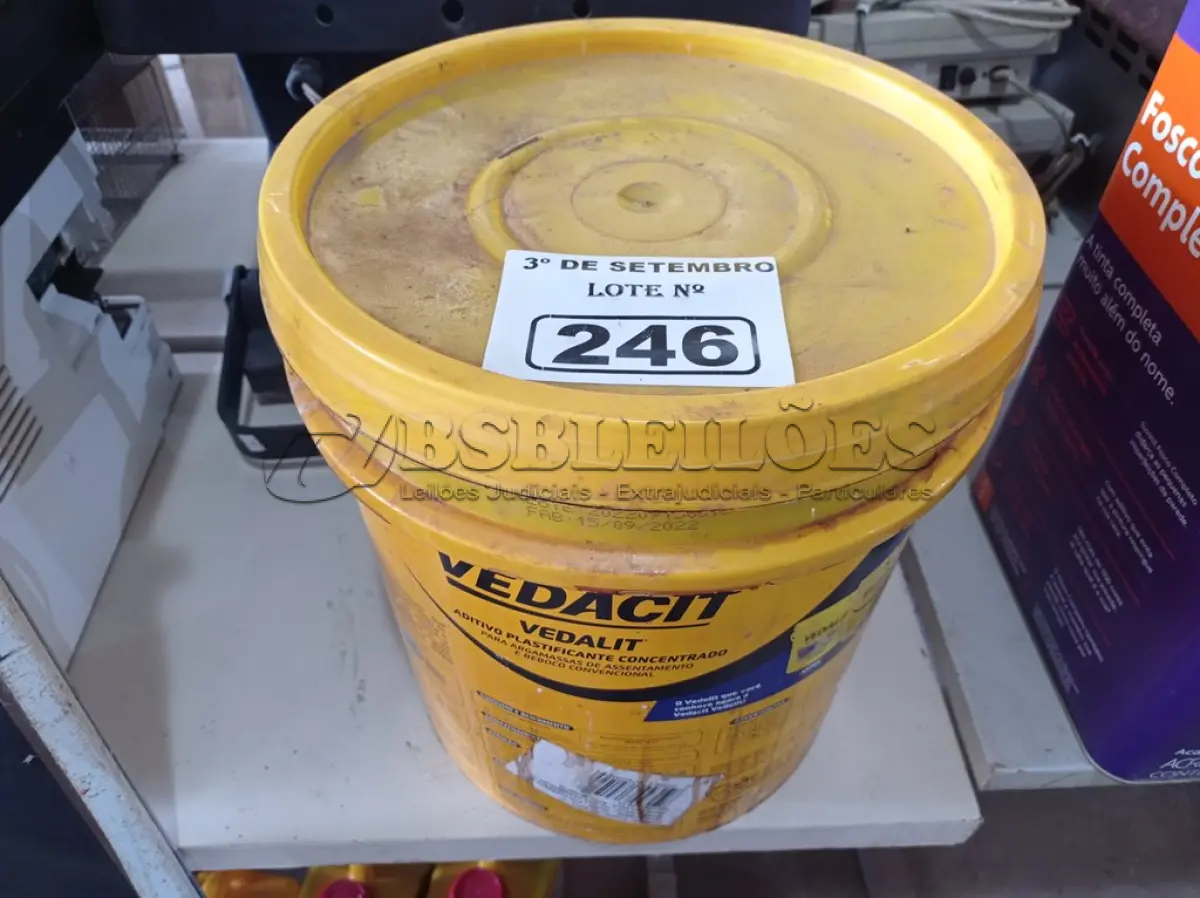 LOTE 246 - 01 BALDE DE VEDALIT, ADITIVO PLASTIFICANTE CONCENTRADO PARA ARGAMASSA DE ASSENTAMENTO E REBOCO CONVENCIONAL. (NO ESTADO) ATENÇÃO! FAZER A VISITAÇÃO ANTES DE ARREMATAR, NÃO SABEMOS SE FUNCIONA. LEILÃO NÃO TEM GARANTIA E NEM DEVOLUÇÃO, SUJEITO A POSSÍVEIS AVARIAS VISÍVEIS/OCULTAS E/OU AUSÊNCIA DE COMPONENTES.