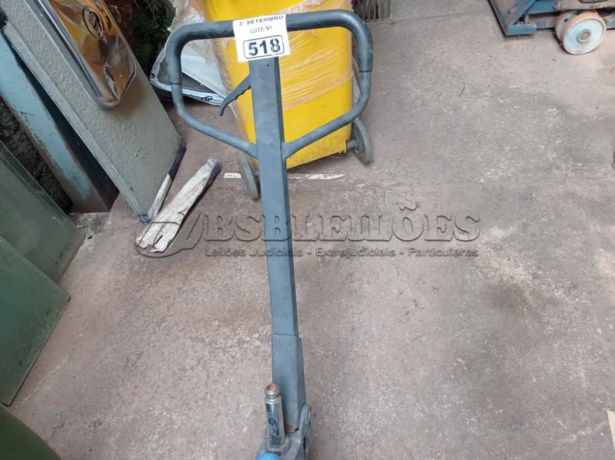 LOTE 518 - 01 PALETEIRA COM AVARIAS. (NO ESTADO) ATENÇÃO! FAZER A VISITAÇÃO ANTES DE ARREMATAR, NÃO SABEMOS SE FUNCIONA. LEILÃO NÃO TEM GARANTIA E NEM DEVOLUÇÃO, SUJEITO A POSSÍVEIS AVARIAS VISÍVEIS/OCULTAS E/OU AUSÊNCIA DE COMPONENTES.