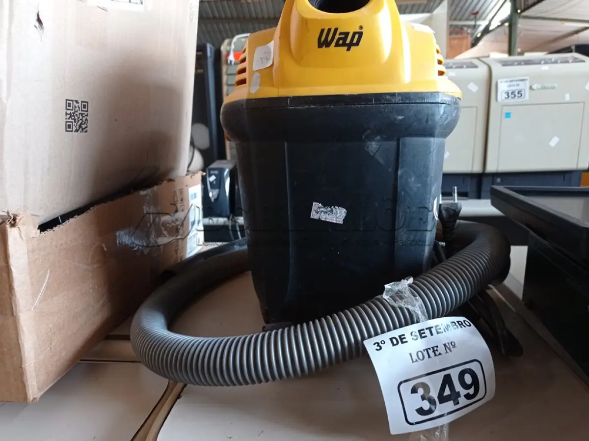 LOTE 349 - 01 ASPIRADOR DE PÓ MARCA WAP 220V. (NO ESTADO) ATENÇÃO! FAZER A VISITAÇÃO ANTES DE ARREMATAR, NÃO SABEMOS SE FUNCIONA. LEILÃO NÃO TEM GARANTIA E NEM DEVOLUÇÃO, SUJEITO A POSSÍVEIS AVARIAS VISÍVEIS/OCULTAS E/OU AUSÊNCIA DE COMPONENTES.