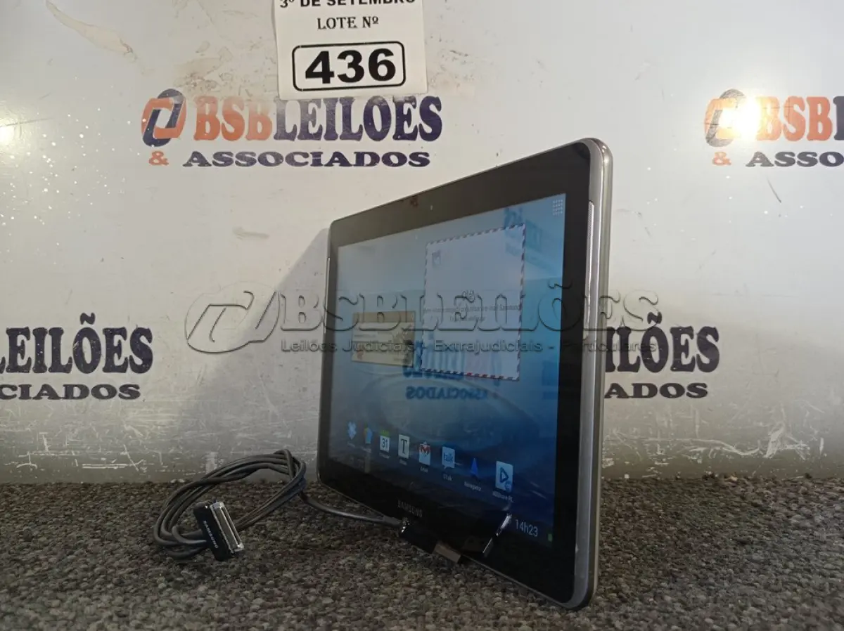 LOTE 436 - 01 TABLET SAMSUNG TAB2 10.1 COM CABO. (NO ESTADO) ATENÇÃO! FAZER A VISITAÇÃO ANTES DE ARREMATAR, NÃO SABEMOS SE FUNCIONA. LEILÃO NÃO TEM GARANTIA E NEM DEVOLUÇÃO, SUJEITO A POSSÍVEIS AVARIAS VISÍVEIS/OCULTAS E/OU AUSÊNCIA DE COMPONENTES.