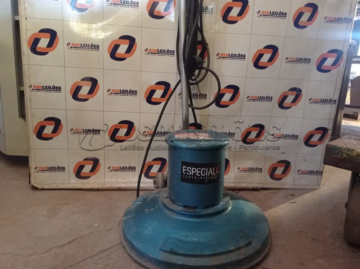 LOTE 462 - 01 ENCERADEIRA INDUSTRIAL. (NO ESTADO) ATENÇÃO! FAZER A VISITAÇÃO ANTES DE ARREMATAR, NÃO SABEMOS SE FUNCIONA. LEILÃO NÃO TEM GARANTIA E NEM DEVOLUÇÃO, SUJEITO A POSSÍVEIS AVARIAS VISÍVEIS/OCULTAS E/OU AUSÊNCIA DE COMPONENTES.