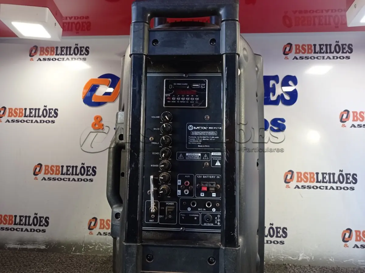 LOTE 396 - 01 CAIXA DE SOM BLUETOOTH. (NO ESTADO) ATENÇÃO! FAZER A VISITAÇÃO ANTES DE ARREMATAR, NÃO SABEMOS SE FUNCIONA. LEILÃO NÃO TEM GARANTIA E NEM DEVOLUÇÃO, SUJEITO A POSSÍVEIS AVARIAS VISÍVEIS/OCULTAS E/OU AUSÊNCIA DE COMPONENTES.