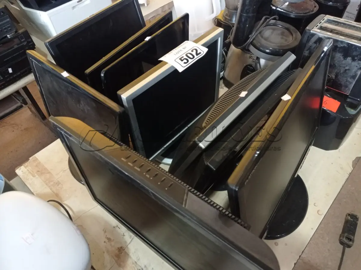 LOTE 502 - 09 MONITORES MARCAS E MODELOS DIVERSOS PARA RETIRADA DE PEÇAS. (NO ESTADO) ATENÇÃO! FAZER A VISITAÇÃO ANTES DE ARREMATAR, NÃO SABEMOS SE FUNCIONA. LEILÃO NÃO TEM GARANTIA E NEM DEVOLUÇÃO, SUJEITO A POSSÍVEIS AVARIAS VISÍVEIS/OCULTAS E/OU AUSÊNCIA DE COMPONENTES.
