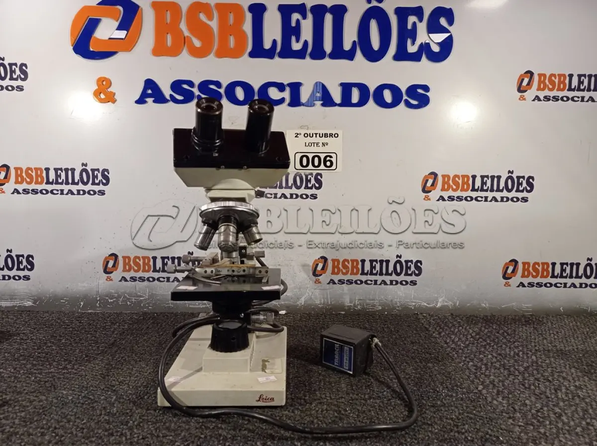 LOTE 006 - 01 MICROSCÓPIO. (NO ESTADO) ATENÇÃO! FAZER A VISITAÇÃO ANTES DE ARREMATAR, NÃO SABEMOS SE FUNCIONA. LEILÃO NÃO TEM GARANTIA E NEM DEVOLUÇÃO, SUJEITO A POSSÍVEIS AVARIAS VISÍVEIS/OCULTAS E/OU AUSÊNCIA DE COMPONENTES.