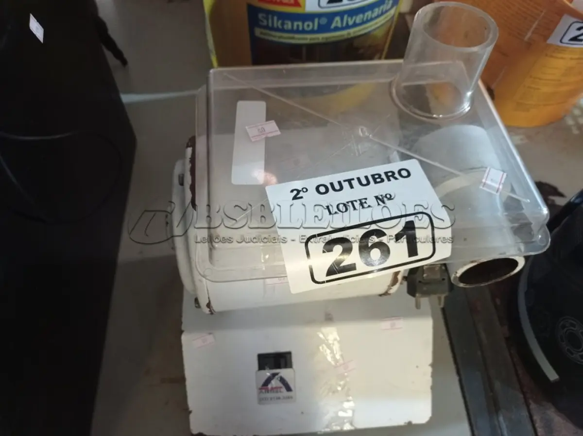 LOTE 261 - 01 MOEDOR DE CARNE INCOMPLETO. (NO ESTADO) ATENÇÃO! FAZER A VISITAÇÃO ANTES DE ARREMATAR, NÃO SABEMOS SE FUNCIONA. LEILÃO NÃO TEM GARANTIA E NEM DEVOLUÇÃO, SUJEITO A POSSÍVEIS AVARIAS VISÍVEIS/OCULTAS E/OU AUSÊNCIA DE COMPONENTES.