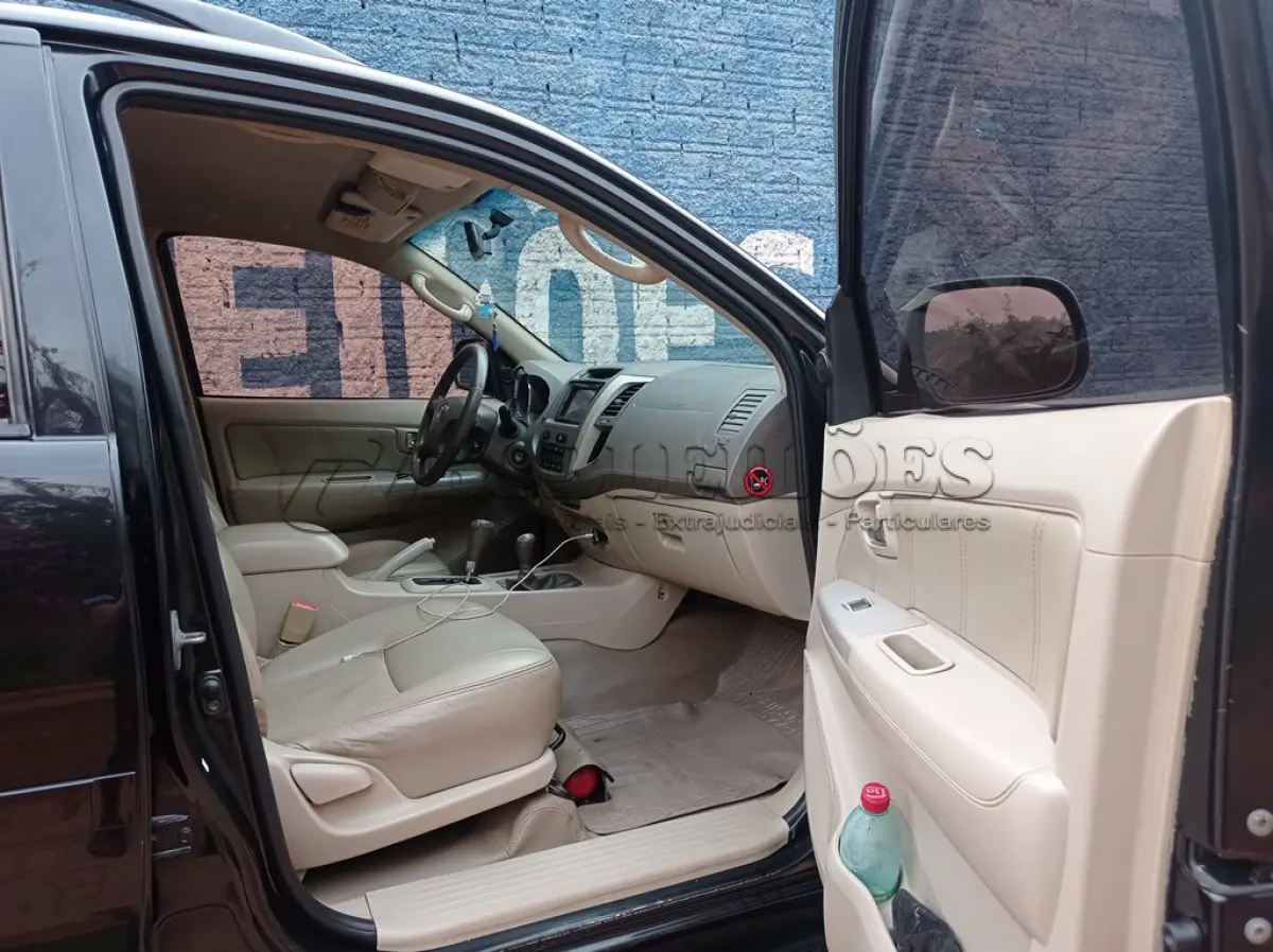LOTE 527 - 01 I/TOYOTA HILUX SW4 SRV 4X4, ANO 2007, COR PRETA, DIESEL (NO ESTADO)