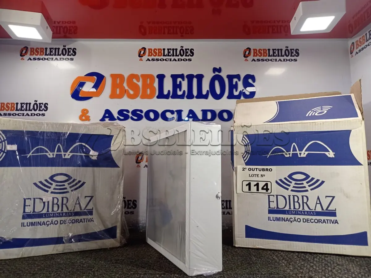 LOTE 114 - 02 PLAFONS 117 BRANCO MARCAS EDIBRAZ. (NO ESTADO) ATENÇÃO! FAZER A VISITAÇÃO ANTES DE ARREMATAR, NÃO SABEMOS SE FUNCIONA. LEILÃO NÃO TEM GARANTIA E NEM DEVOLUÇÃO, SUJEITO A POSSÍVEIS AVARIAS VISÍVEIS/OCULTAS E/OU AUSÊNCIA DE COMPONENTES.