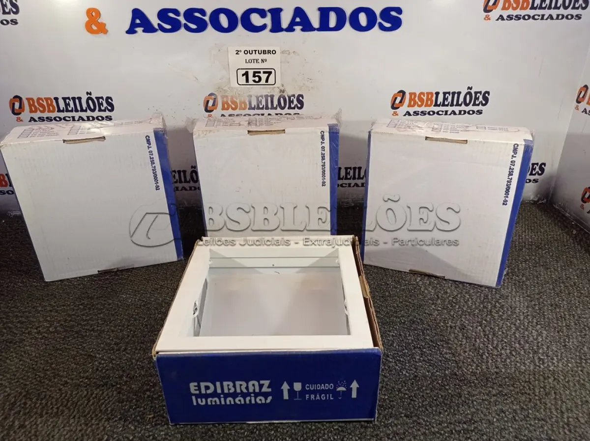 LOTE 157 - 04 LUMINÁRIAS DE EMBUTIR MARCAS EDIBRAZ. (NO ESTADO) ATENÇÃO! FAZER A VISITAÇÃO ANTES DE ARREMATAR, NÃO SABEMOS SE FUNCIONA. LEILÃO NÃO TEM GARANTIA E NEM DEVOLUÇÃO, SUJEITO A POSSÍVEIS AVARIAS VISÍVEIS/OCULTAS E/OU AUSÊNCIA DE COMPONENTES.