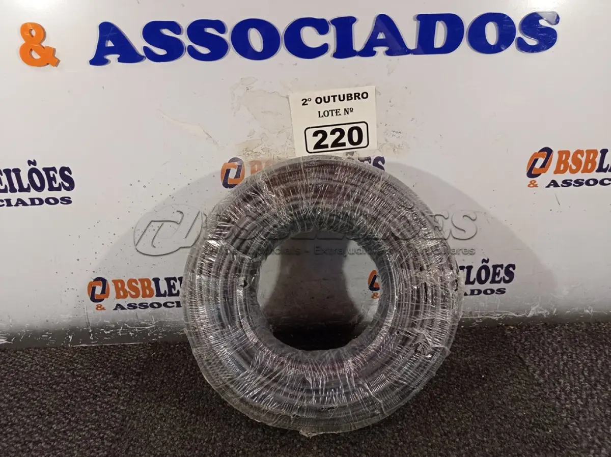 LOTE 220 - 01 ROLO DE CABO FLEXÍVEL 100M 10MM NA COR PRETA. (NO ESTADO) ATENÇÃO! FAZER A VISITAÇÃO ANTES DE ARREMATAR, NÃO SABEMOS SE FUNCIONA. LEILÃO NÃO TEM GARANTIA E NEM DEVOLUÇÃO, SUJEITO A POSSÍVEIS AVARIAS VISÍVEIS/OCULTAS E/OU AUSÊNCIA DE COMPONENTES.
