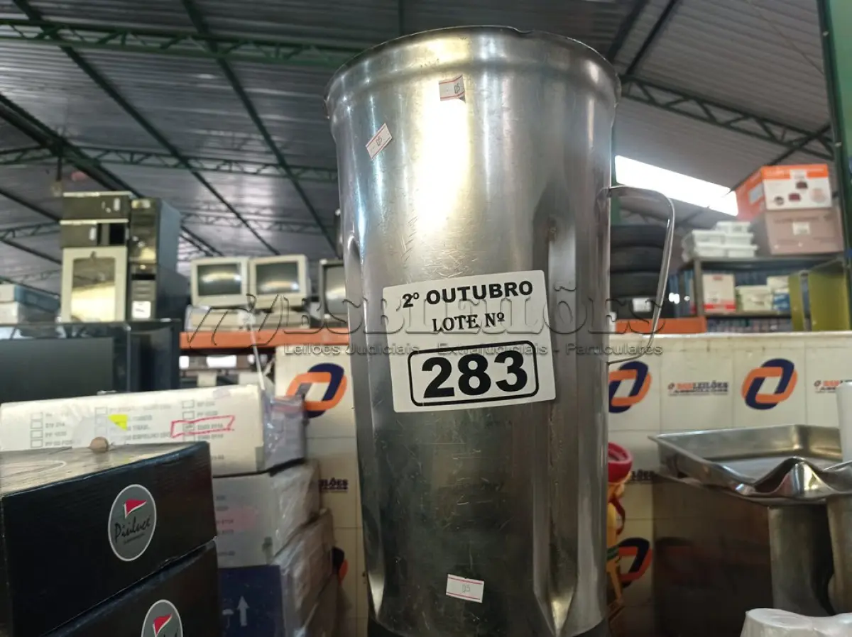 LOTE 283 - 01 LIQUIDIFICADOR INDUSTRIAL MARCA POLI. (NO ESTADO) ATENÇÃO! FAZER A VISITAÇÃO ANTES DE ARREMATAR, NÃO SABEMOS SE FUNCIONA. LEILÃO NÃO TEM GARANTIA E NEM DEVOLUÇÃO, SUJEITO A POSSÍVEIS AVARIAS VISÍVEIS/OCULTAS E/OU AUSÊNCIA DE COMPONENTES.
