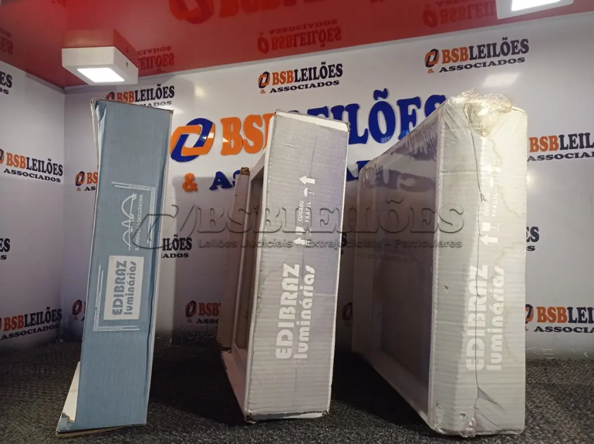 LOTE 106 - 03 LUMINÁRIAS DE EMBUTIR MARCAS EDIBRAZ. (NO ESTADO) ATENÇÃO! FAZER A VISITAÇÃO ANTES DE ARREMATAR, NÃO SABEMOS SE FUNCIONA. LEILÃO NÃO TEM GARANTIA E NEM DEVOLUÇÃO, SUJEITO A POSSÍVEIS AVARIAS VISÍVEIS/OCULTAS E/OU AUSÊNCIA DE COMPONENTES.