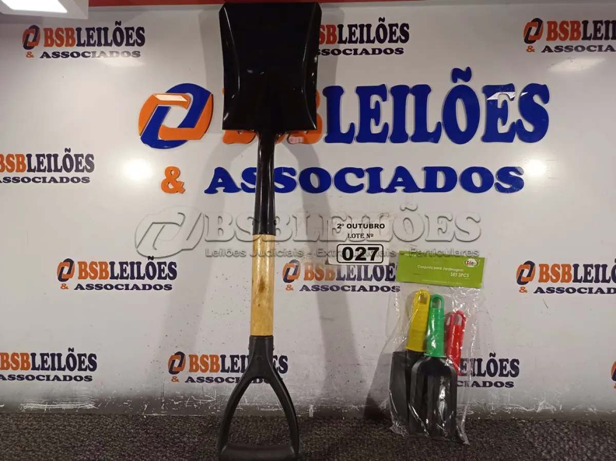 LOTE 027 - 01 CONJUNTO PARA JARDINAGEM E 01 MINI PÁ PARA ACAMPAMENTO. (NO ESTADO) ATENÇÃO! FAZER A VISITAÇÃO ANTES DE ARREMATAR, NÃO SABEMOS SE FUNCIONA. LEILÃO NÃO TEM GARANTIA E NEM DEVOLUÇÃO, SUJEITO A POSSÍVEIS AVARIAS VISÍVEIS/OCULTAS E/OU AUSÊNCIA DE COMPONENTES.