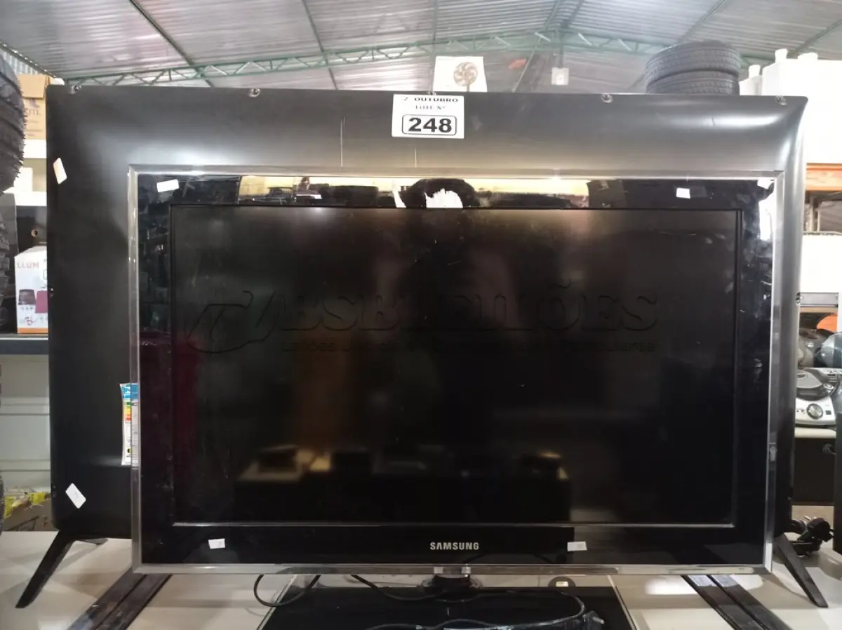 LOTE 248 - 02 TV’S MARCAS E MODELOS DIVERSOS PARA RETIRADA DE PEÇAS. (NO ESTADO) ATENÇÃO! FAZER A VISITAÇÃO ANTES DE ARREMATAR, NÃO SABEMOS SE FUNCIONA. LEILÃO NÃO TEM GARANTIA E NEM DEVOLUÇÃO, SUJEITO A POSSÍVEIS AVARIAS VISÍVEIS/OCULTAS E/OU AUSÊNCIA DE COMPONENTES.