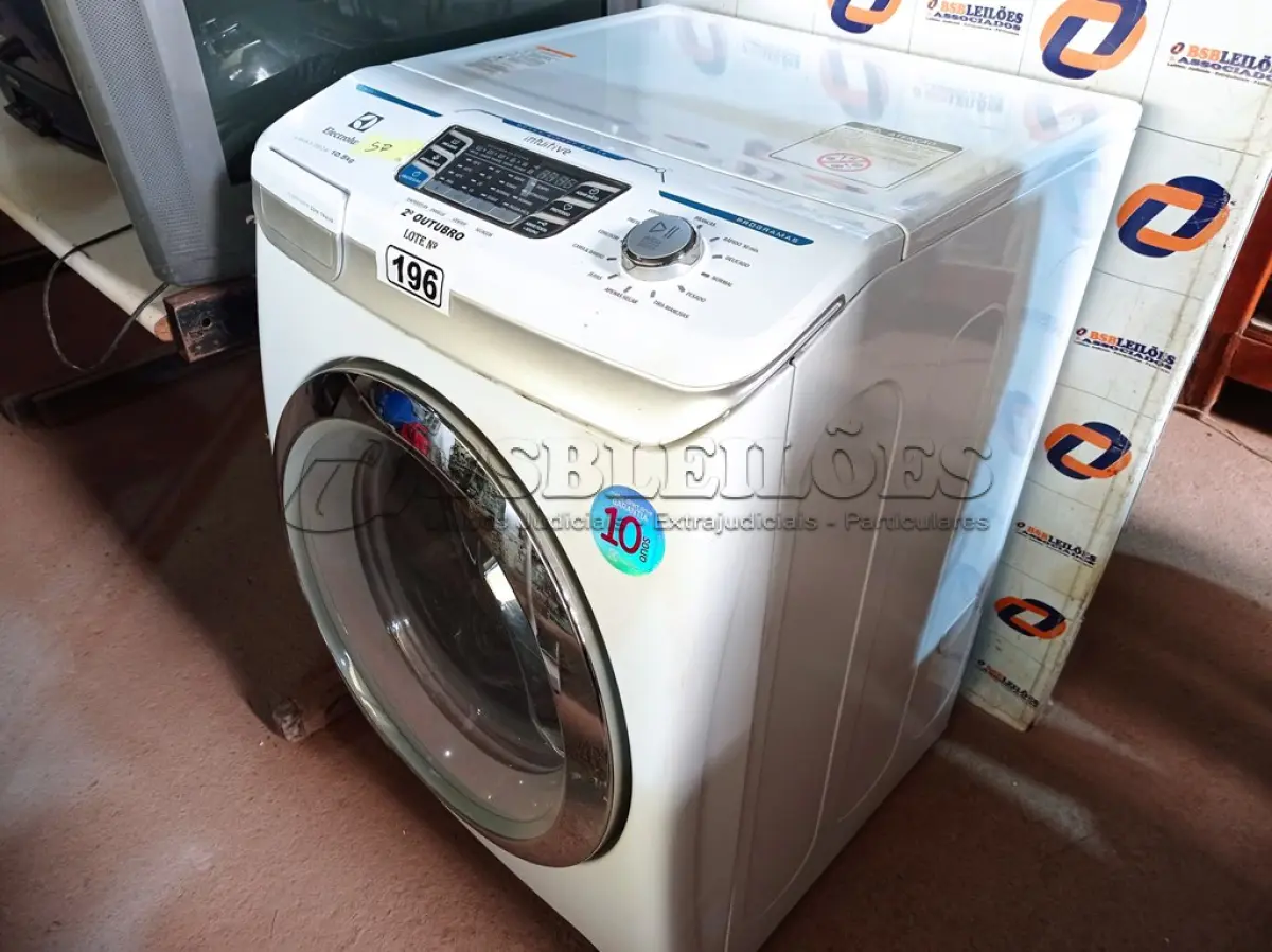 LOTE 196 - 01 LAVA SECA MARCA ELECTROLUX 10.5KG 220V. (NO ESTADO) ATENÇÃO! FAZER A VISITAÇÃO ANTES DE ARREMATAR, NÃO SABEMOS SE FUNCIONA. LEILÃO NÃO TEM GARANTIA E NEM DEVOLUÇÃO, SUJEITO A POSSÍVEIS AVARIAS VISÍVEIS/OCULTAS E/OU AUSÊNCIA DE COMPONENTES.