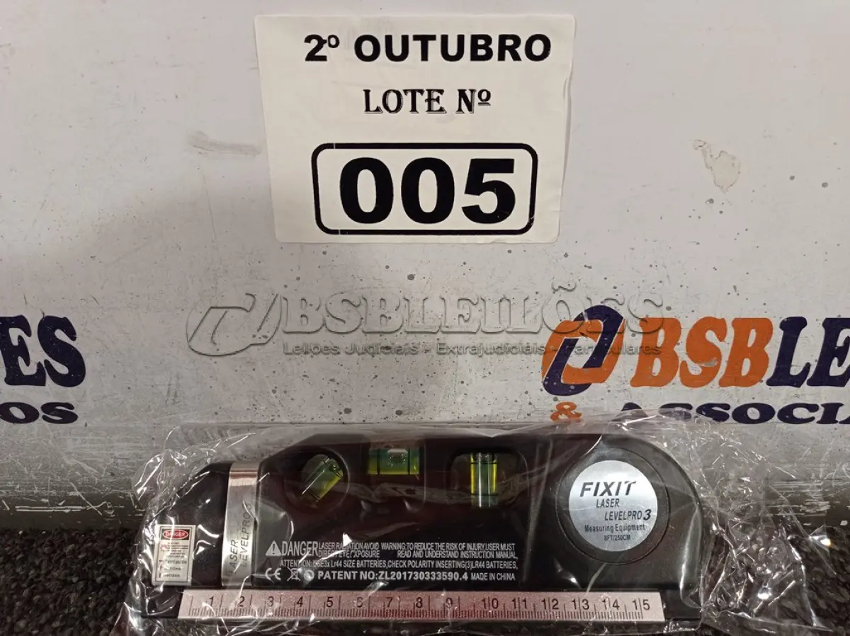 LOTE 005 - 01 TRENA DE 2.50M COM NÍVEL A LASER. (NO ESTADO) ATENÇÃO! FAZER A VISITAÇÃO ANTES DE ARREMATAR, NÃO SABEMOS SE FUNCIONA. LEILÃO NÃO TEM GARANTIA E NEM DEVOLUÇÃO, SUJEITO A POSSÍVEIS AVARIAS VISÍVEIS/OCULTAS E/OU AUSÊNCIA DE COMPONENTES.