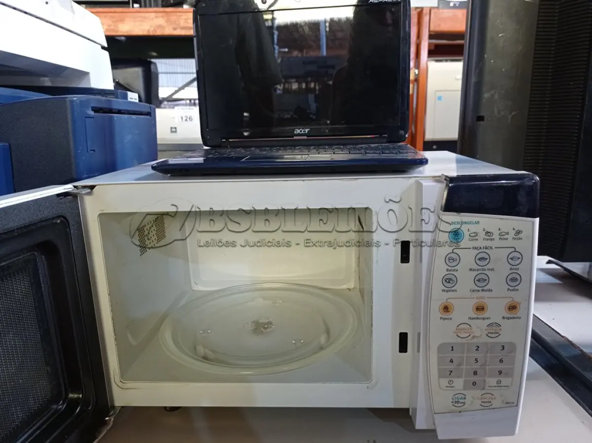 LOTE 192 - 01 MICRO-ONDAS MARCA ELECTROLUX E 01 NETBOOK MARCA ACER. (NO ESTADO) ATENÇÃO! FAZER A VISITAÇÃO ANTES DE ARREMATAR, NÃO SABEMOS SE FUNCIONA. LEILÃO NÃO TEM GARANTIA E NEM DEVOLUÇÃO, SUJEITO A POSSÍVEIS AVARIAS VISÍVEIS/OCULTAS E/OU AUSÊNCIA DE COMPONENTES.